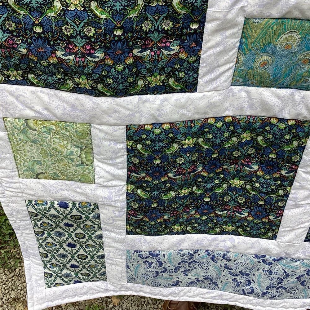 NWT. Hand Crafted Lap Quilt Tana Lawn Fbrics - Picture 9 of 16